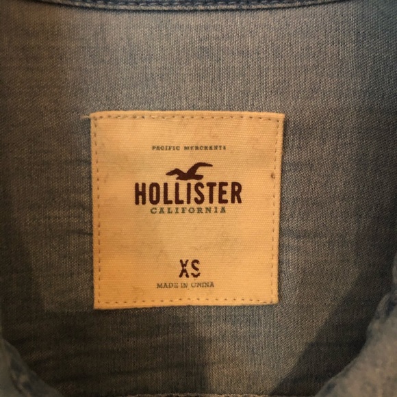 Denim button down top with beaded pocket - Picture 4 of 4